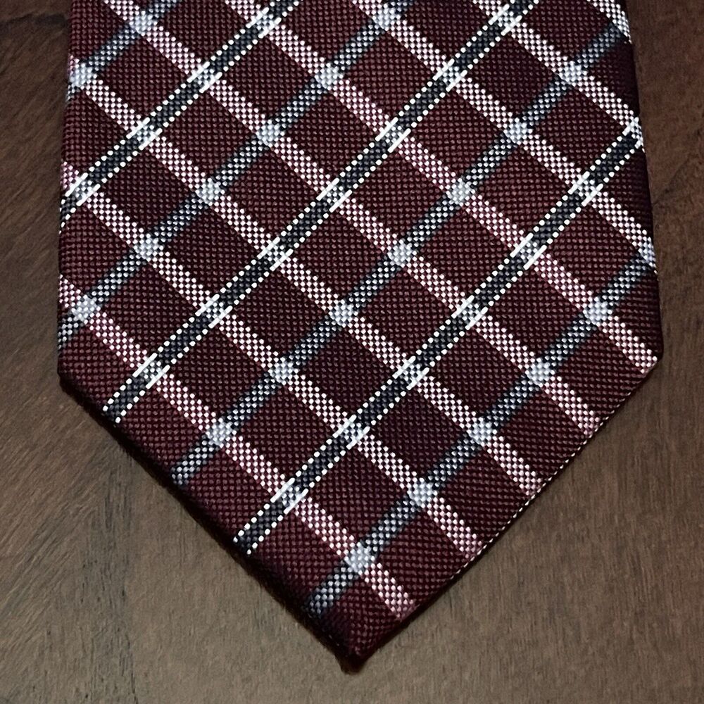 Vince Camuto Burgundy Hand Made 100% Silk Men’s Neck Tie Made In China